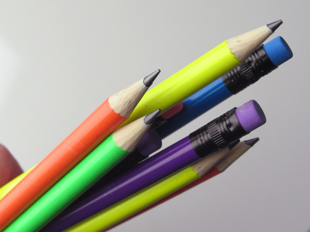 Ołówek z gumką HB niełamliwy mix kolory 12 sztuk Toma